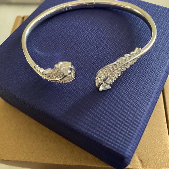 Bangle-Feather, White, Rhodium plated - Picture 3 of 6